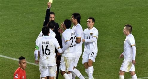 قائد بوليفيا يقرض بلاده ليتمكن المنتخب من السفر لمواجهة الأرجنتين